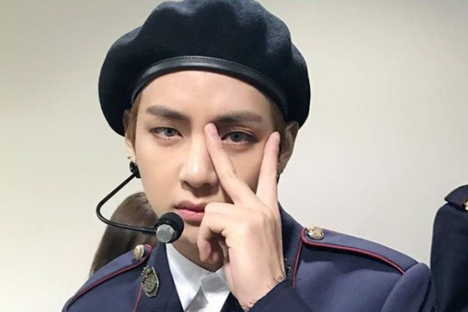 Kim Tae-hyung, de 22 anos, lidera a lista dos 100 homens mais bonitos do mundo. O cantor sul-coreano, conhecido por V, integra a boys band BTS, formada pela Big Hit Entertainment em 2013