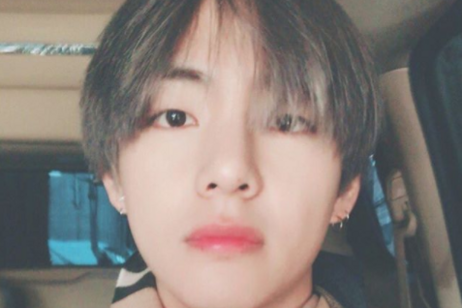 Kim Tae-hyung, de 22 anos, lidera a lista dos 100 homens mais bonitos do mundo. O cantor sul-coreano, conhecido por V, integra a boys band BTS, formada pela Big Hit Entertainment em 2013