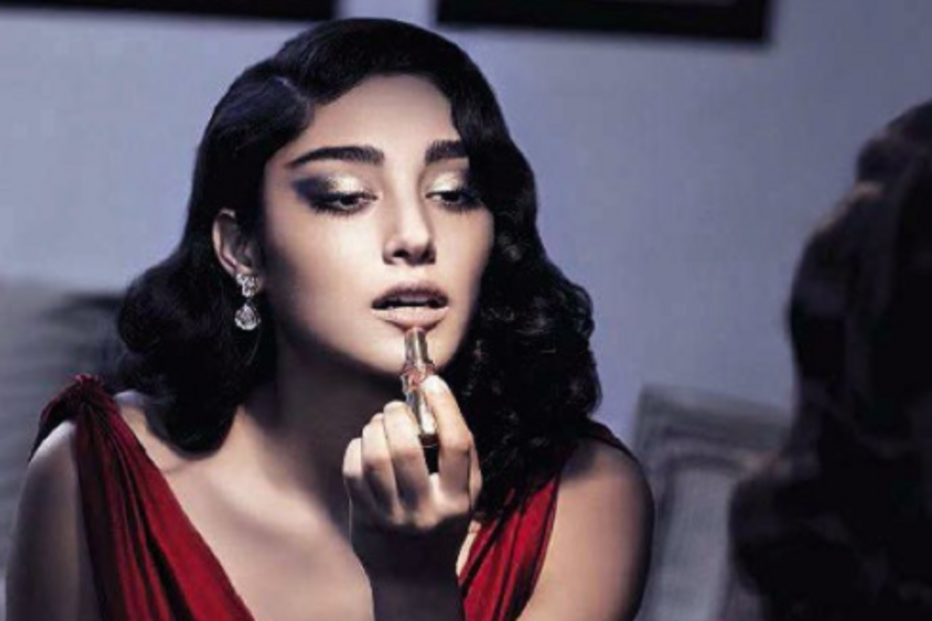 A atriz iraniana Golshifteh Farahani, que ficou conhecida depois de ter sido banida do seu país por ter posado nua para o 'Le Figaro Madame' está em 9.º lugar da lista das mais bonitas de 2017