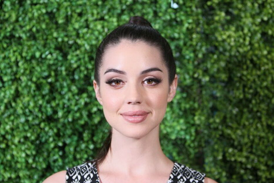 A atriz australiana Adelaide Kane, de 27 anos, aparece na sétima posição da lista