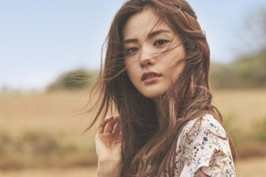 Im Jinah, mais conhecida por Nana, é uma cantora, atriz e modelo sul-coreana. A vocalista da girls band After School ocupa o 5.º lugar da lista das mulheres mais bonitas de 2017