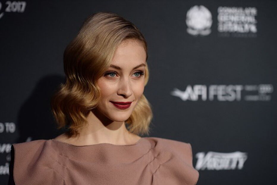A atriz canadiana de 30 anos Sarah Gadon ocupa o 4.º lugar da lista das mulheres mais bonitas deste ano