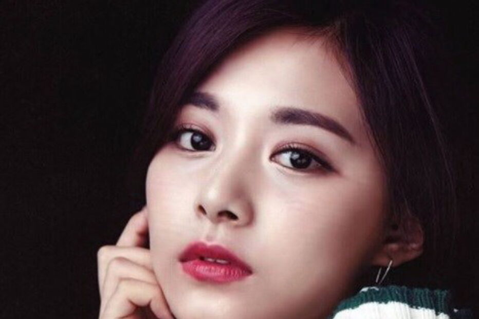 Chou Tzu-yu, mais conhecida por Tzuyu, é uma cantora chinesa, de apenas 18 anos. A jovem ocupa o 3.º lugar na lista das mais belas