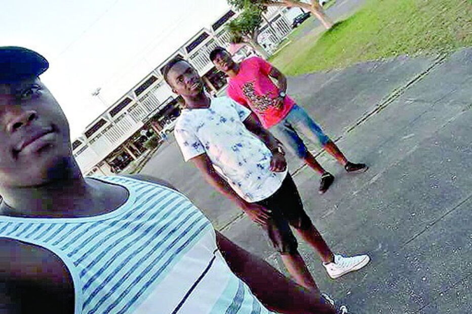 Os três agressores são naturais e residentes na zona. Foram detidos pela polícia e confessaram que queriam o dinheiro da jovem