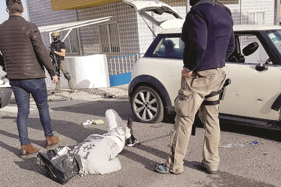 Agentes do GOE vigiam Bruno