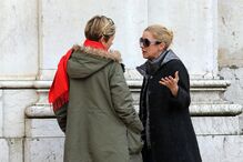 Julie Sergeant no adeus à mãe Guida Maria, com Paula Lobo Antunes