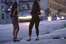 Mulheres com graves dificuldades económicas são traficadas de África para a Europa para exploração sexual  