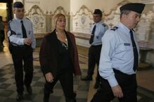 Maria das Dores durante o julgamento, em 2008