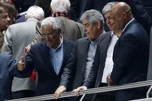Mário Centeno, António Costa e Luís Filipe Vieira no Estádio da Luz, a 1 de abril