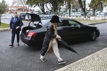 Maria das Dores regressou ontem à tarde à prisão acompanhada pelo filho, David Mota
