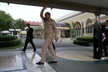 Primeiro-ministro da Tailândia manda jornalistas 