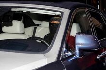 Dentro do carro, Cristiano Ronaldo foi alertado por conduzir sem cinto 