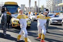 A tocha olímpica chegou este sábado a Seul