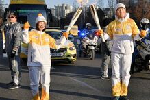 A tocha olímpica chegou este sábado a Seul