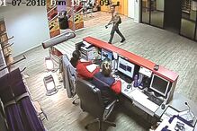 Ibraime foi filmado a entrar na Conforama de Alcoitão, Cascais, empunhando um machado