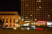 Helicóptero do INEM chega com ferido grave ao hospital de Coimbra