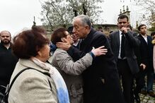 Marcelo conforta populares de Tondela