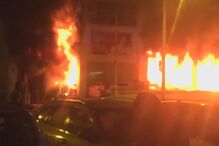 Fogo consome loja nos Olivais