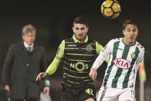 Piccini tenta antecipar-se ao médio sadino João Teixeira