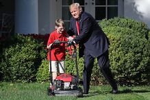 15 de setembro - Donald Trump realiza sonho de menino de 11 anos que escreveu uma carta a pedir para ser jardineiro da Casa Branca por um dia