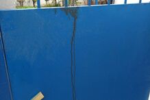 Cão morre preso em gradeamento