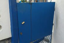 Cão morre preso em gradeamento