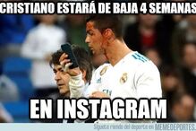 Memes gozam com Ronaldo por ser ver ao espelho com telefone