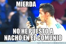 Memes gozam com Ronaldo por ser ver ao espelho com telefone