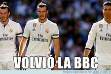 Memes gozam com Ronaldo por ser ver ao espelho com telefone