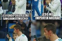 Memes gozam com Ronaldo por ser ver ao espelho com telefone