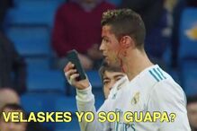 Memes gozam com Ronaldo por ser ver ao espelho com telefone