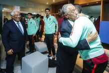 Marcelo abraça Cristiano Ronaldo