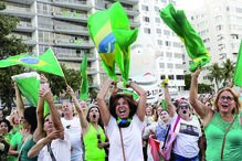 Milhares de pessoas festejam no Rio de Janeiro a nova condenação de Lula 
