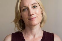 Anita mantém uma relação com Andrea, mas tem outros parceiros sexuais