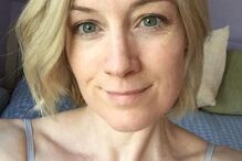 Anita mantém uma relação com Andrea, mas tem outros parceiros sexuais