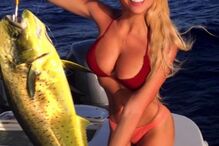 Emily Riemer tem 23 anos e é modelo e pescadora de alta competição