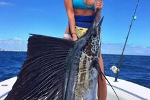 Emily Riemer tem 23 anos e é modelo e pescadora de alta competição