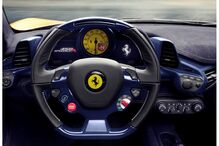 Empregado de hotel deu chaves de um Ferrari ao cliente errado