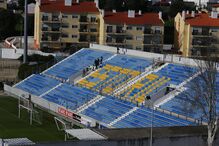 Bancada do estádio do Estoril Praia está a ser sujeita a obras