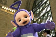 Ator que interpretava Tinky Winky nos 