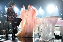 Lady Gaga emocionou a plateia com 