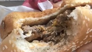 Casal encontra larvas em menus do Burger King