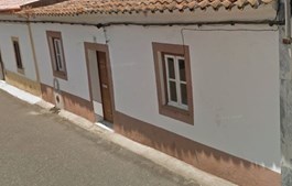 Casa danificado em Alcáçovas, Viana do Alentejo, após sismo