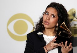 Alessia Cara venceu o troféu de 'Melhor Novo Artista'