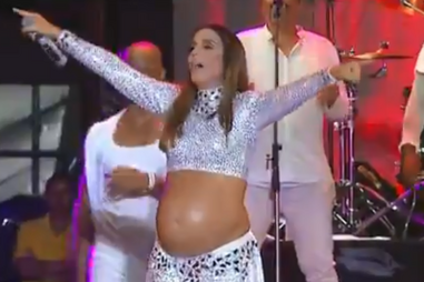 Ivete Sangalo grávida de gémeos arrasa no Ano Novo em Salvador