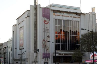 O ex-cinema Império é uma das mais importantes instalações da Igreja Universal do Reino de Deus em Portugal, onde se reúnem centenas de fiéis 