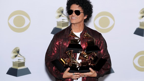 Bruno Mars dá concertos de graça em casino devido a dívida de jogo