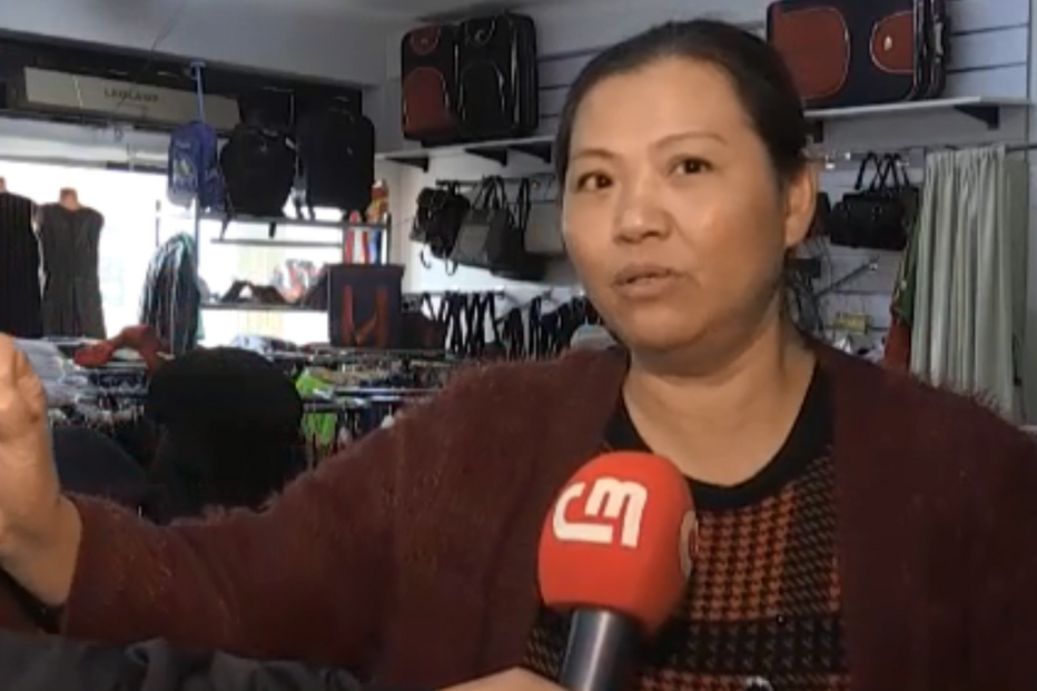 Proprietária de loja impede roubo