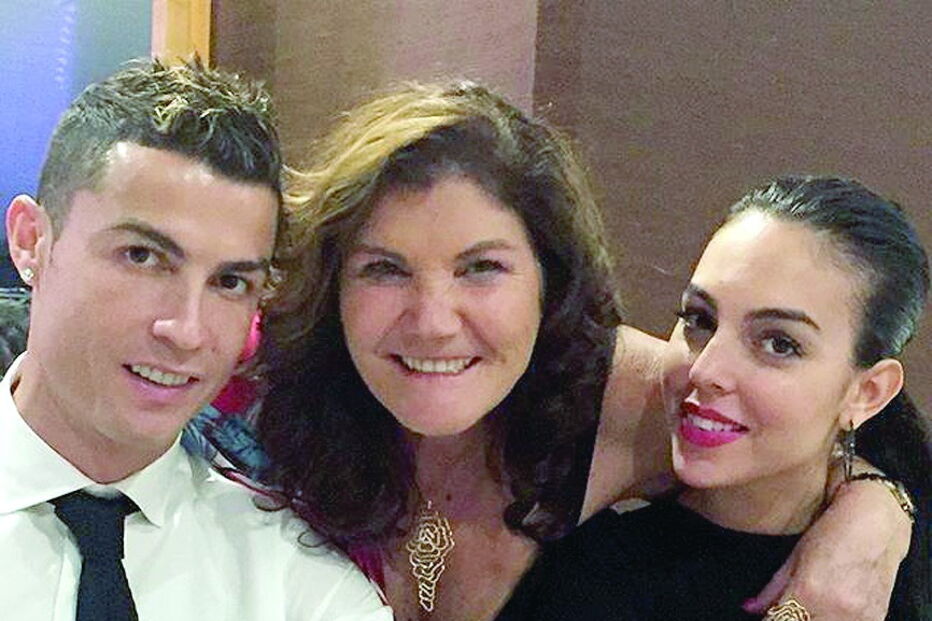 Ronaldo com Dolores e Giorgina