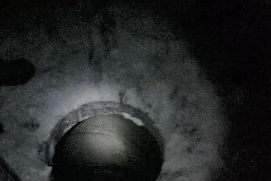 Burat caiu num buraco de esgoto